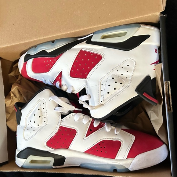 Jordan Retro 6’s, Red & White, Size 6Y = size 6 in men & 8 in women. - Picture 3 of 4